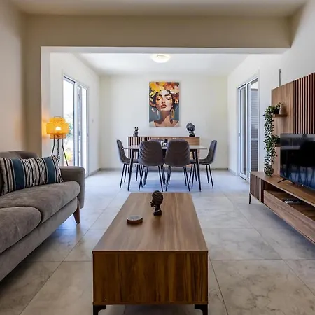 Lovely In Kapsalos *