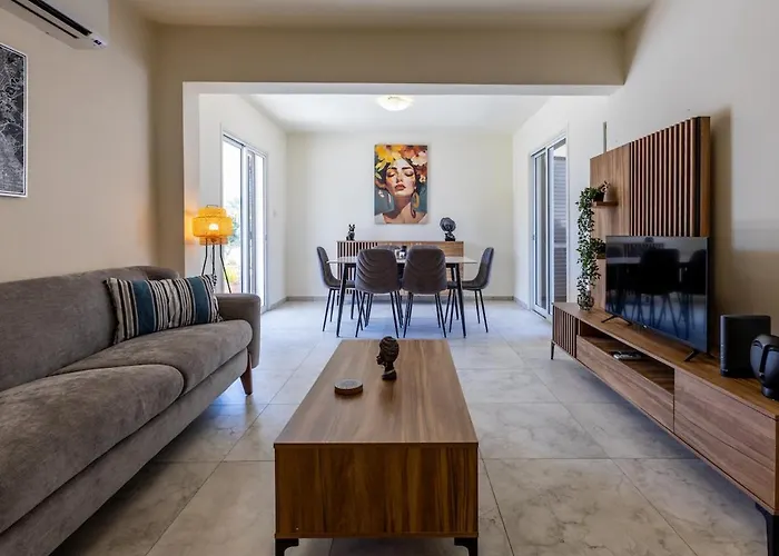 Lovely In Kapsalos *