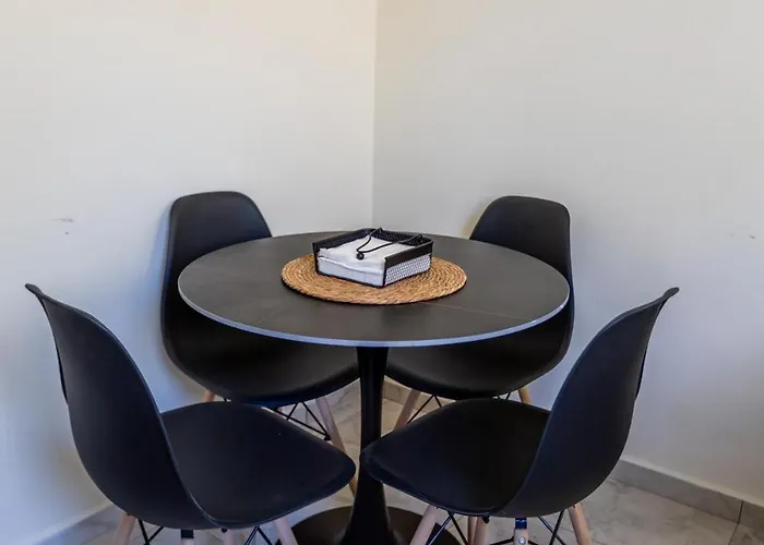 Lovely In Kapsalos *