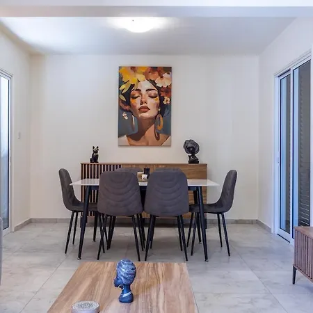 Holiday home Lovely In Kapsalos